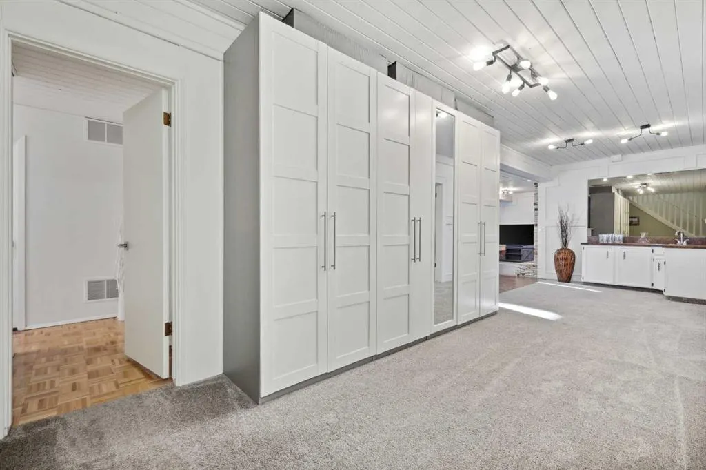 127 Varsity Estates Grove NW