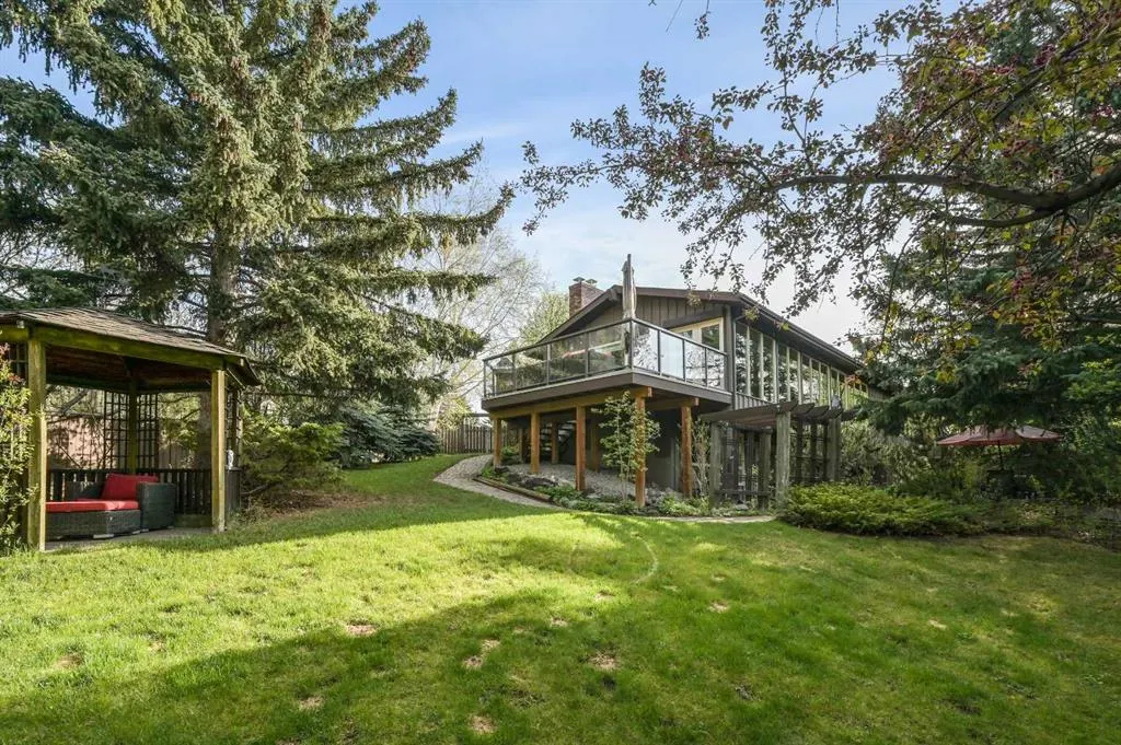 127 Varsity Estates Grove NW