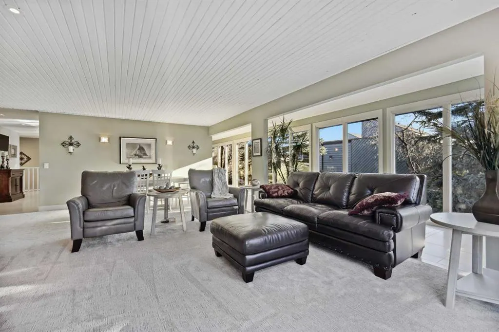 127 Varsity Estates Grove NW