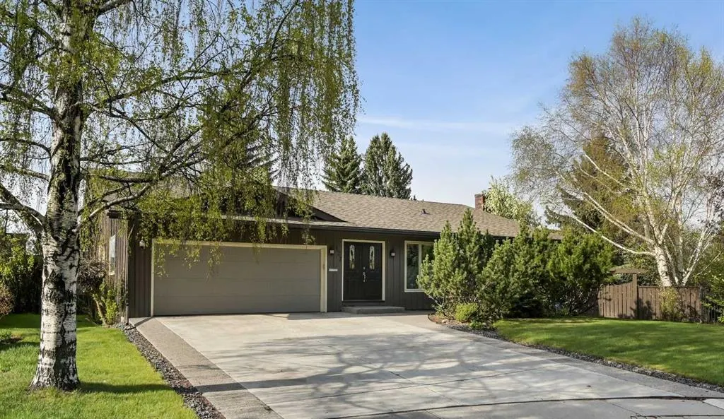 127 Varsity Estates Grove NW