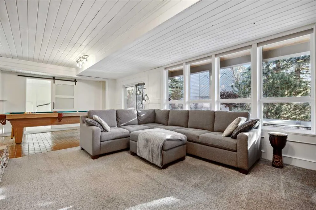 127 Varsity Estates Grove NW