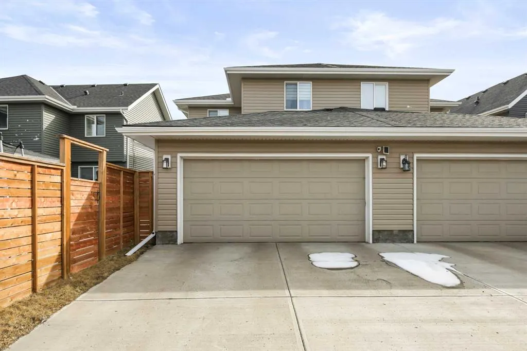 195 Redstone Grove NE