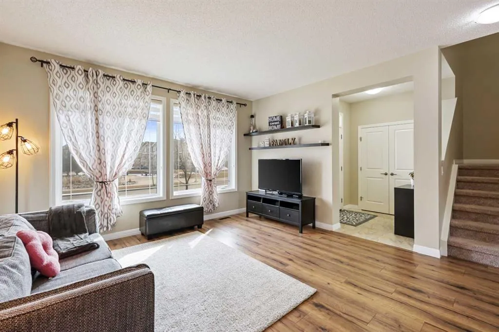 195 Redstone Grove NE