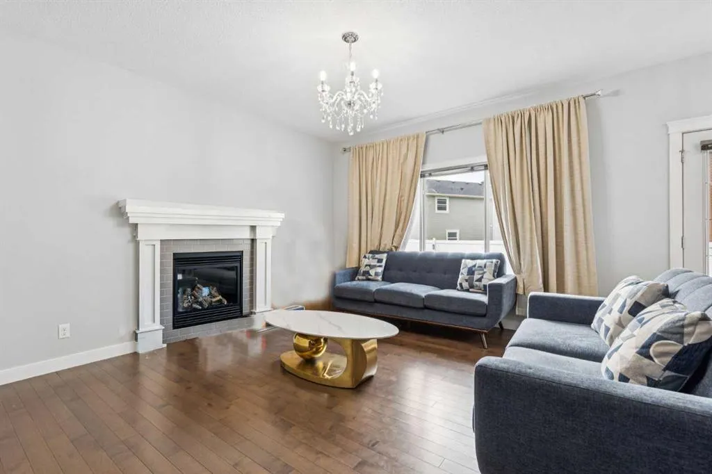 325 Evanspark Gardens NW
