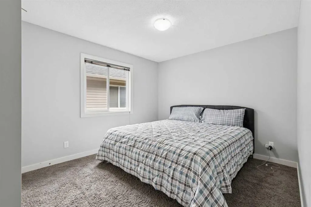 325 Evanspark Gardens NW