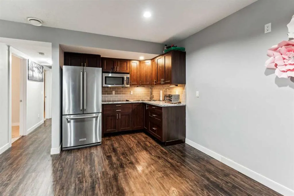 325 Evanspark Gardens NW