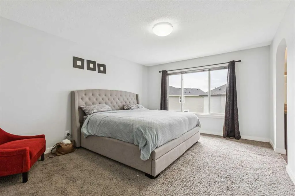 325 Evanspark Gardens NW