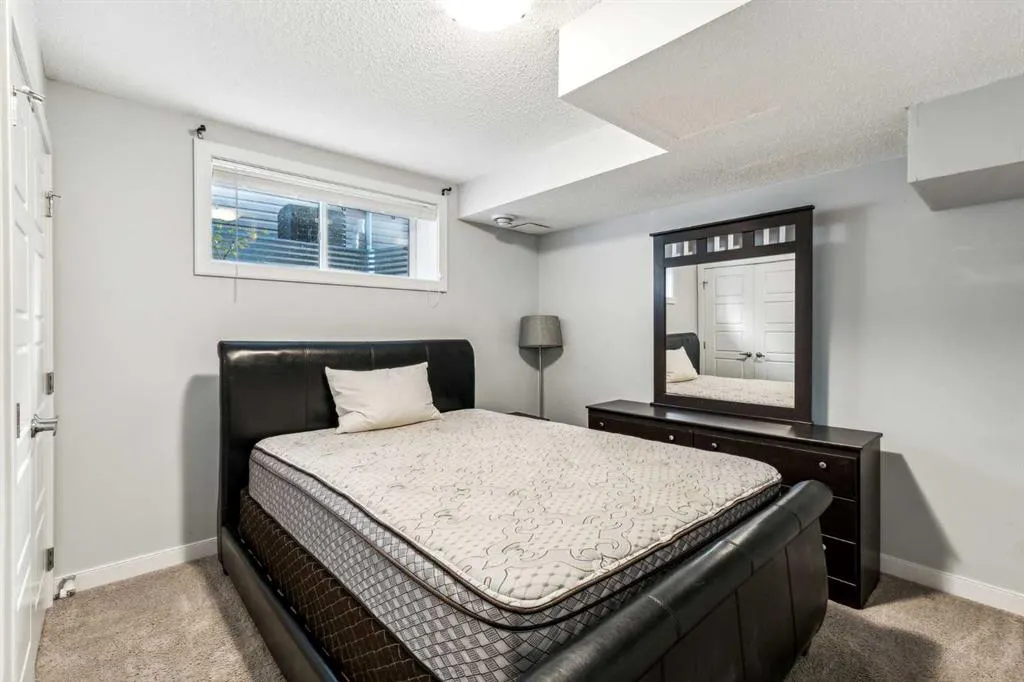 325 Evanspark Gardens NW