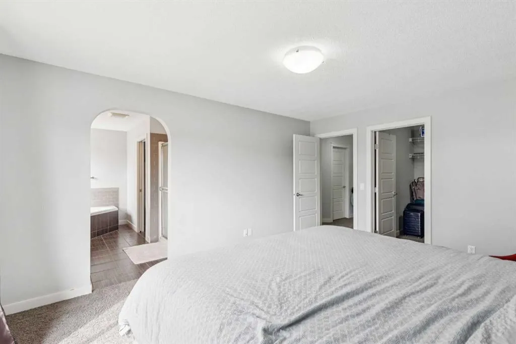 325 Evanspark Gardens NW
