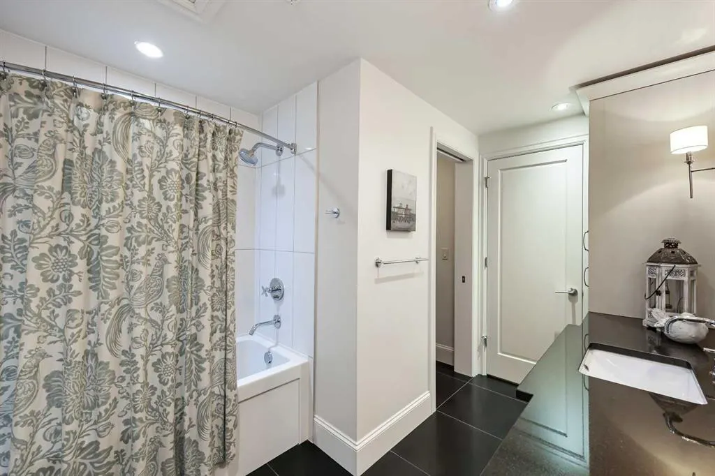 121 Quarry Way SE, #105