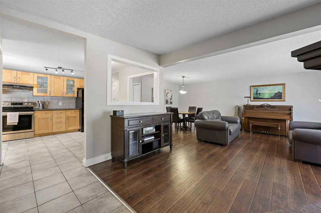 5476 Dalrymple Crescent NW