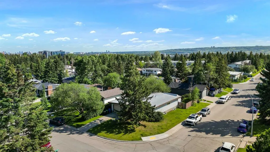 5476 Dalrymple Crescent NW