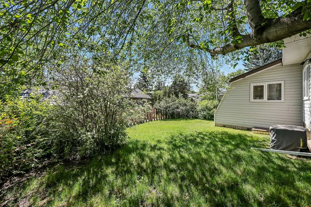 5476 Dalrymple Crescent NW