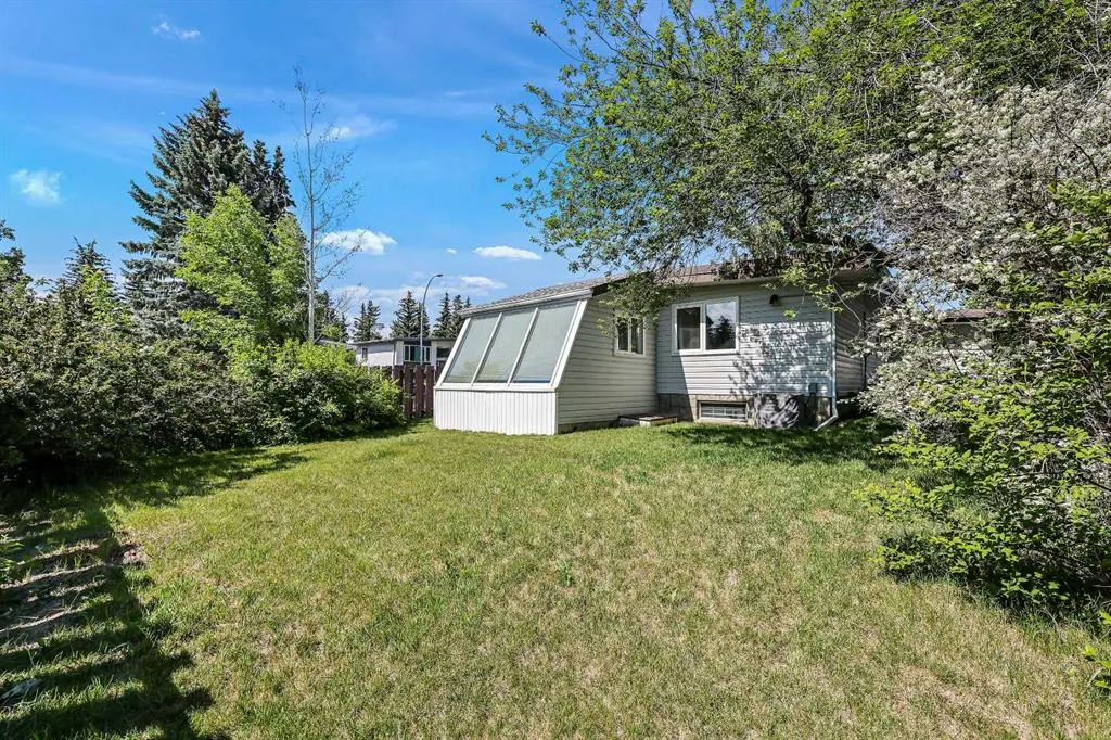 5476 Dalrymple Crescent NW
