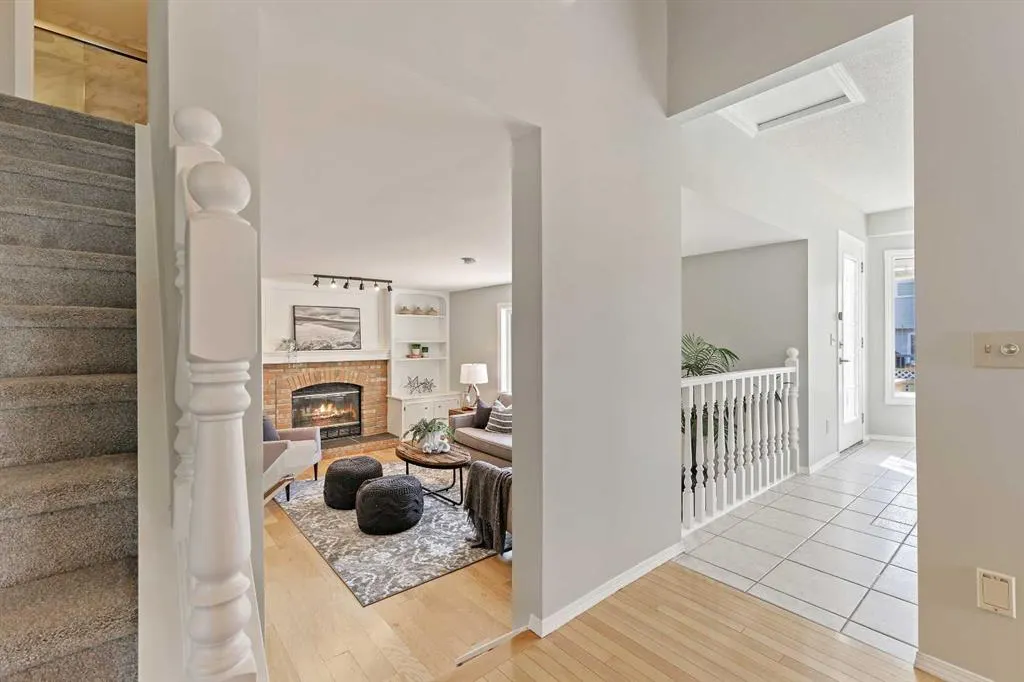 49 Hawktree Circle NW