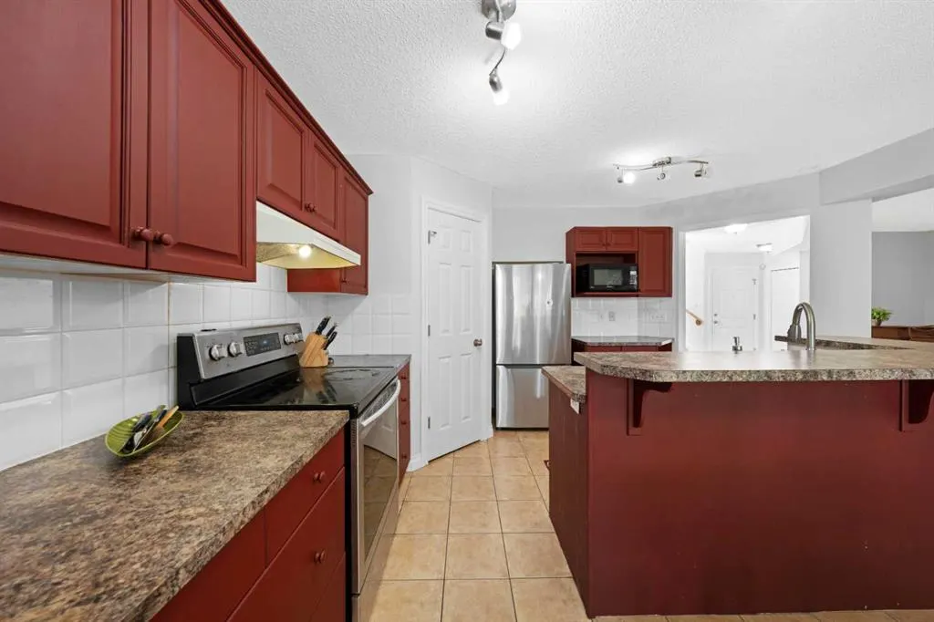 263 Citadel Meadow Grove NW