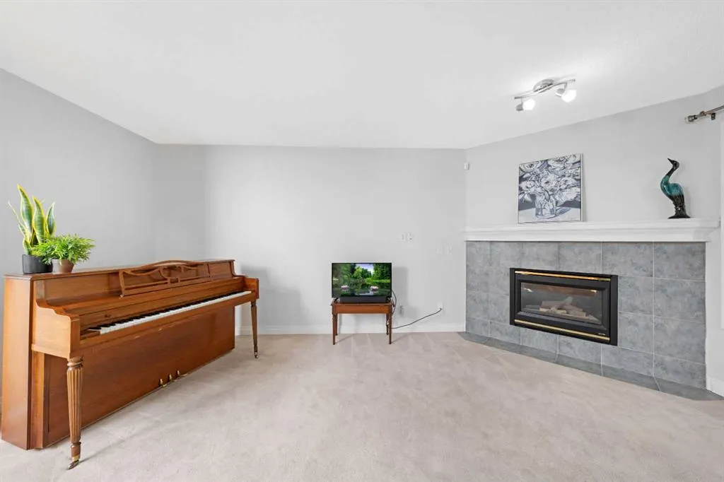 263 Citadel Meadow Grove NW