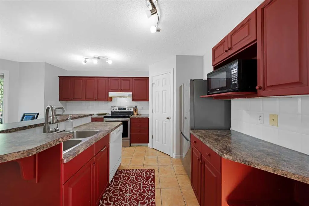 263 Citadel Meadow Grove NW