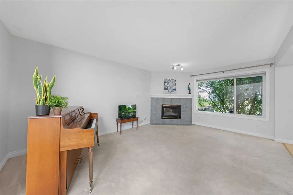 263 Citadel Meadow Grove NW