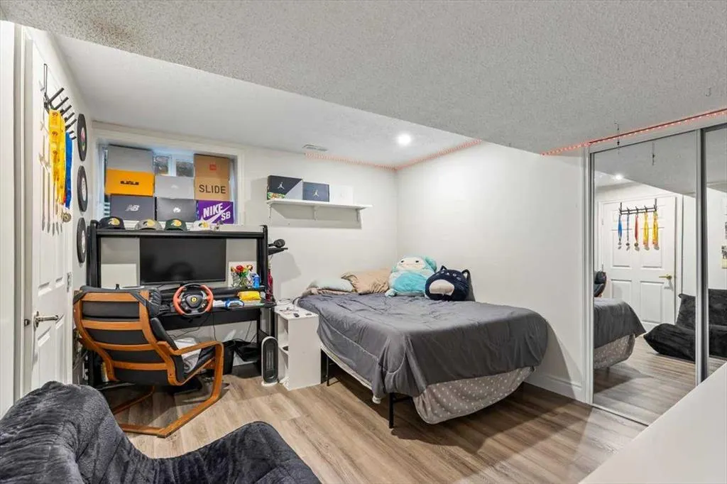 12 Inverness Boulevard SE