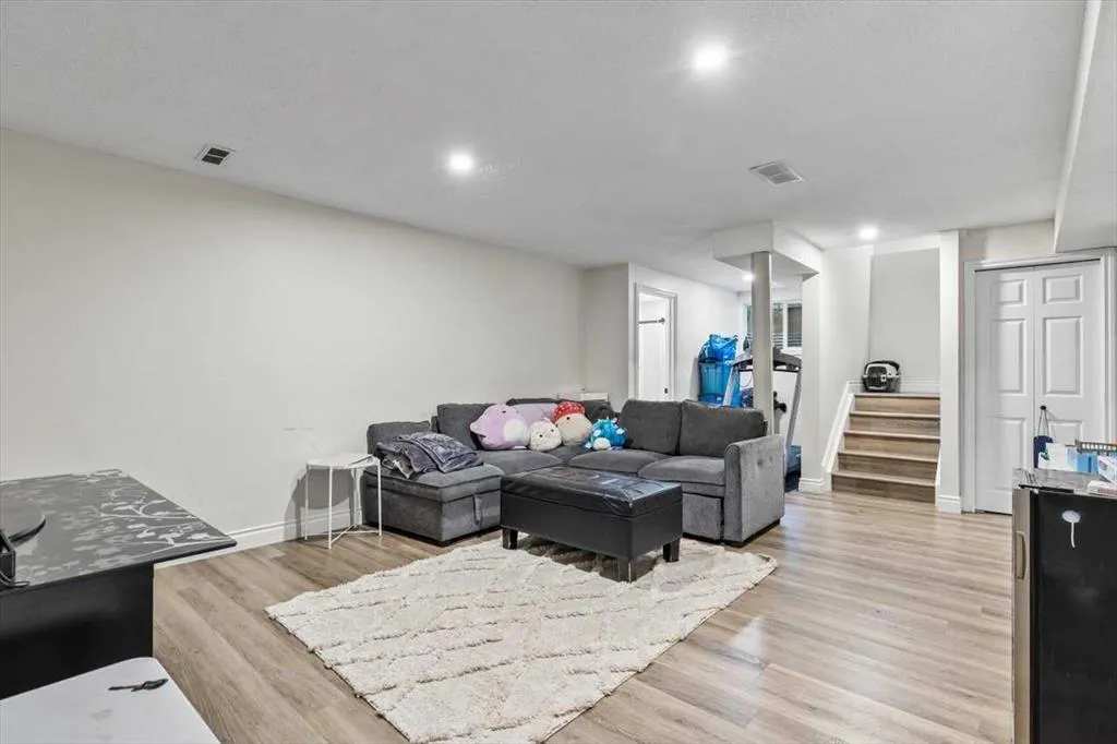 12 Inverness Boulevard SE