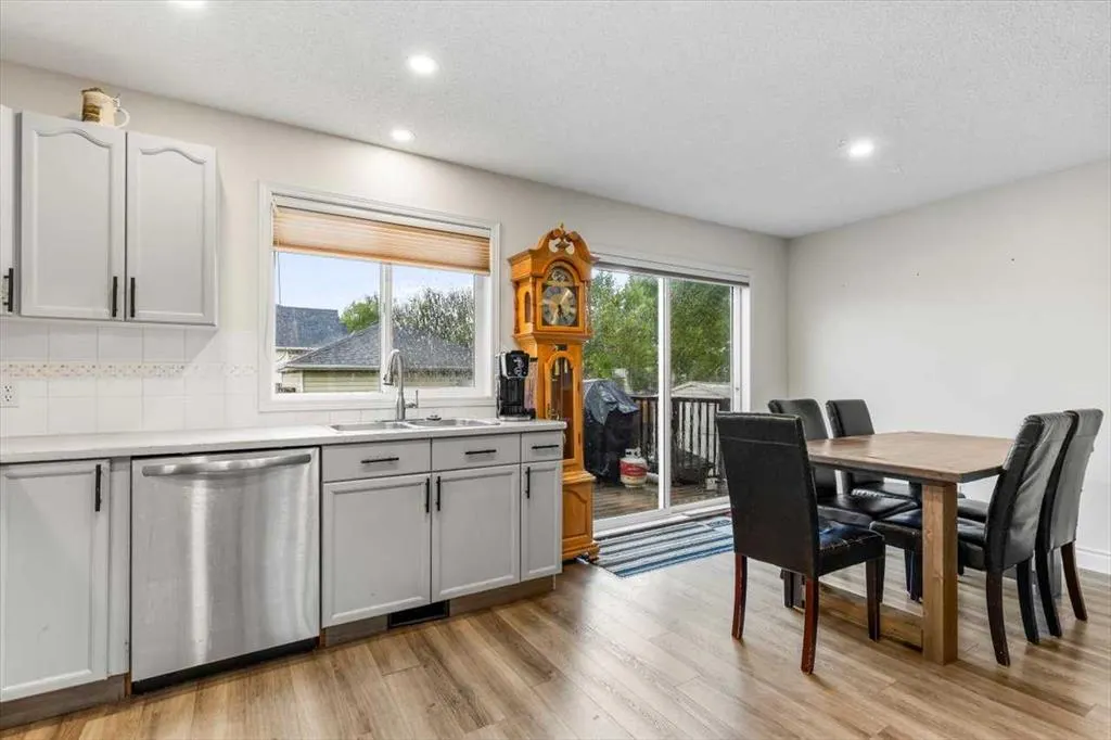 12 Inverness Boulevard SE