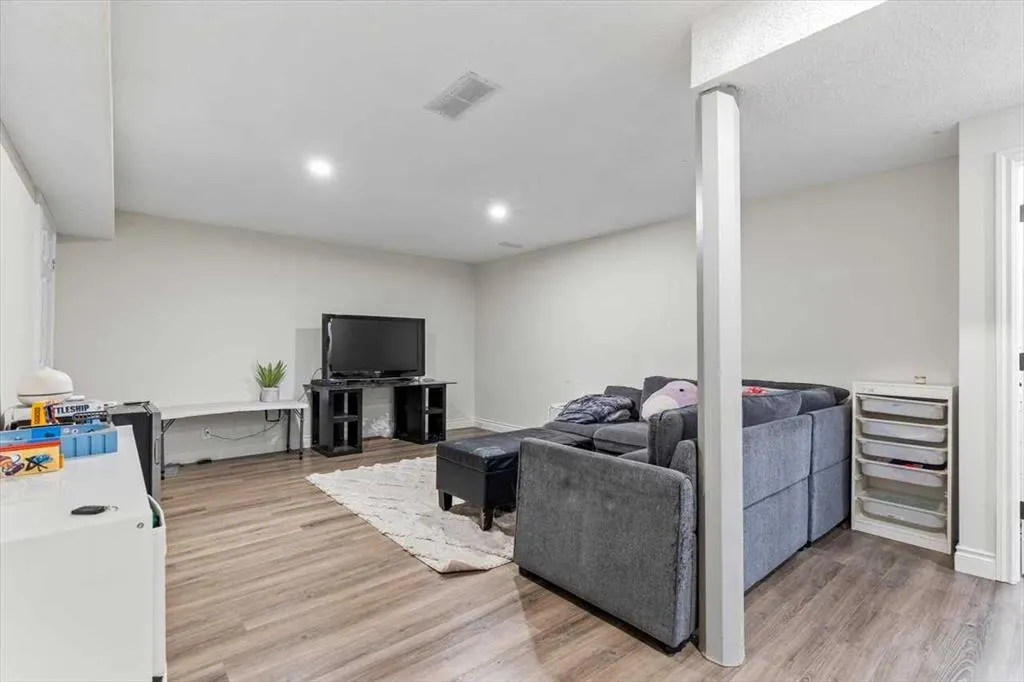 12 Inverness Boulevard SE