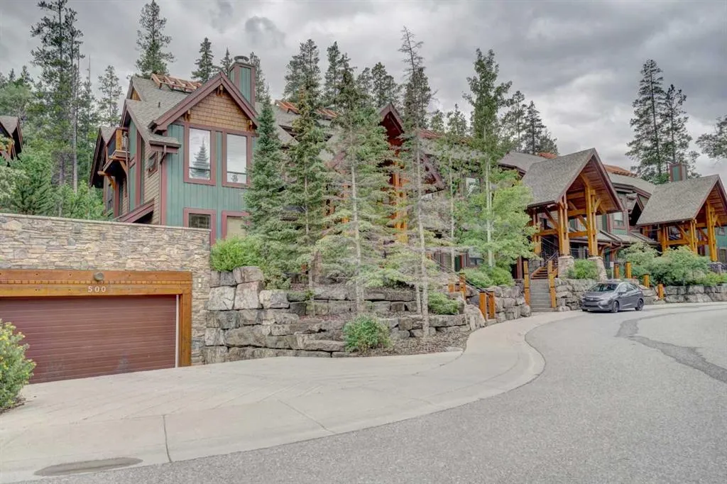 107 Armstrong Place, #611