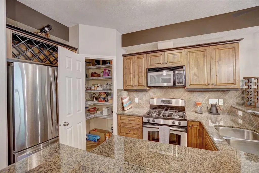 107 Armstrong Place, #611
