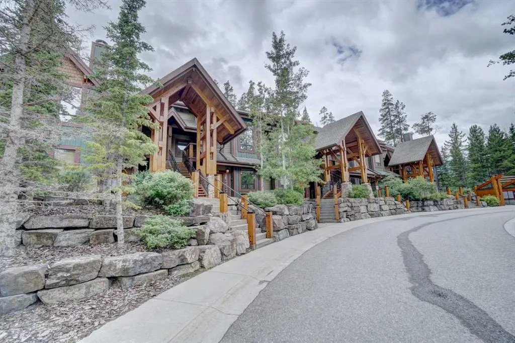 107 Armstrong Place, #611