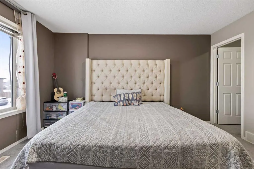 16 Saddlebrook Place NE