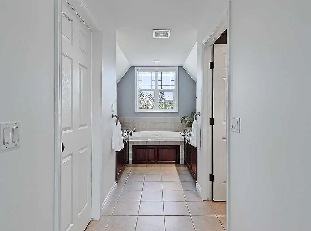 32 Versailles Gate SW