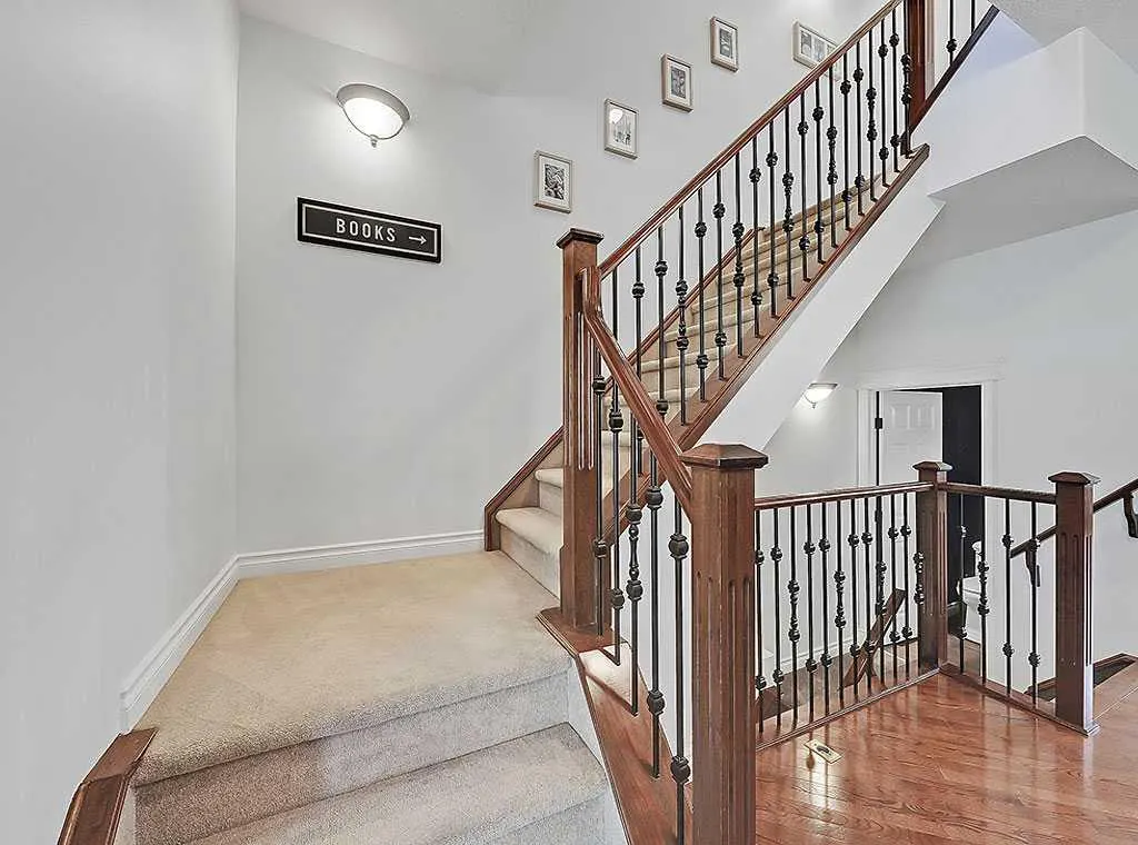 32 Versailles Gate SW