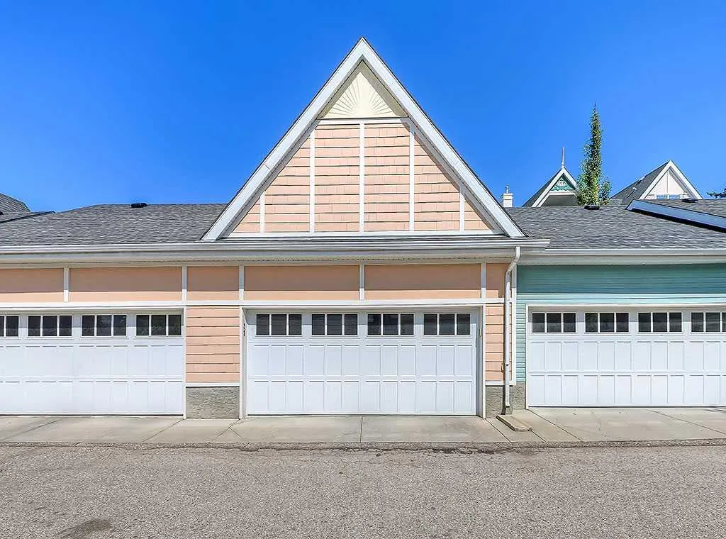 32 Versailles Gate SW