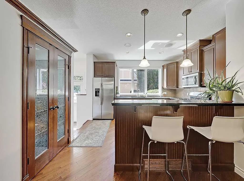 32 Versailles Gate SW