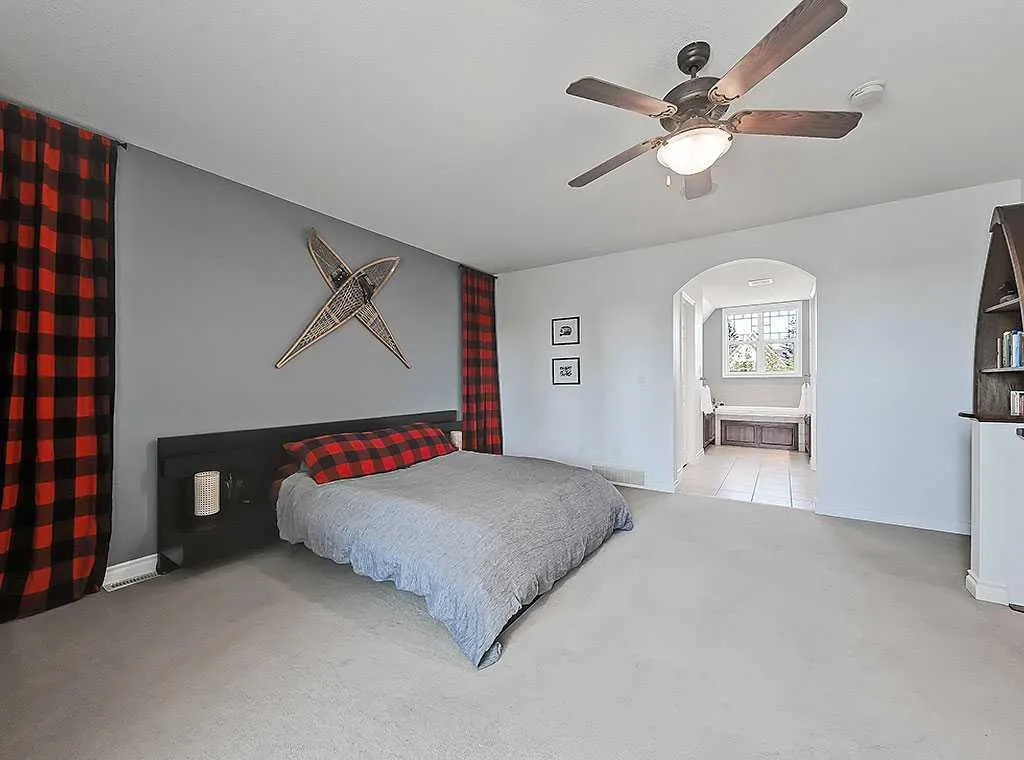 32 Versailles Gate SW