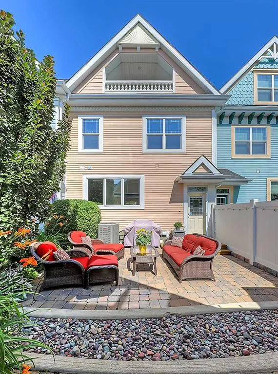 32 Versailles Gate SW