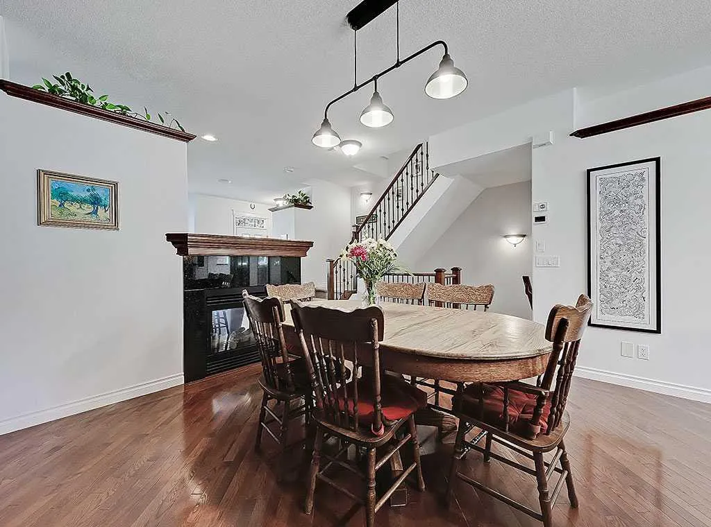 32 Versailles Gate SW