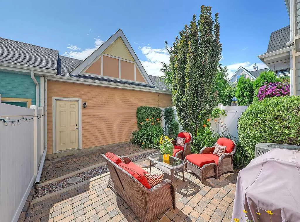 32 Versailles Gate SW