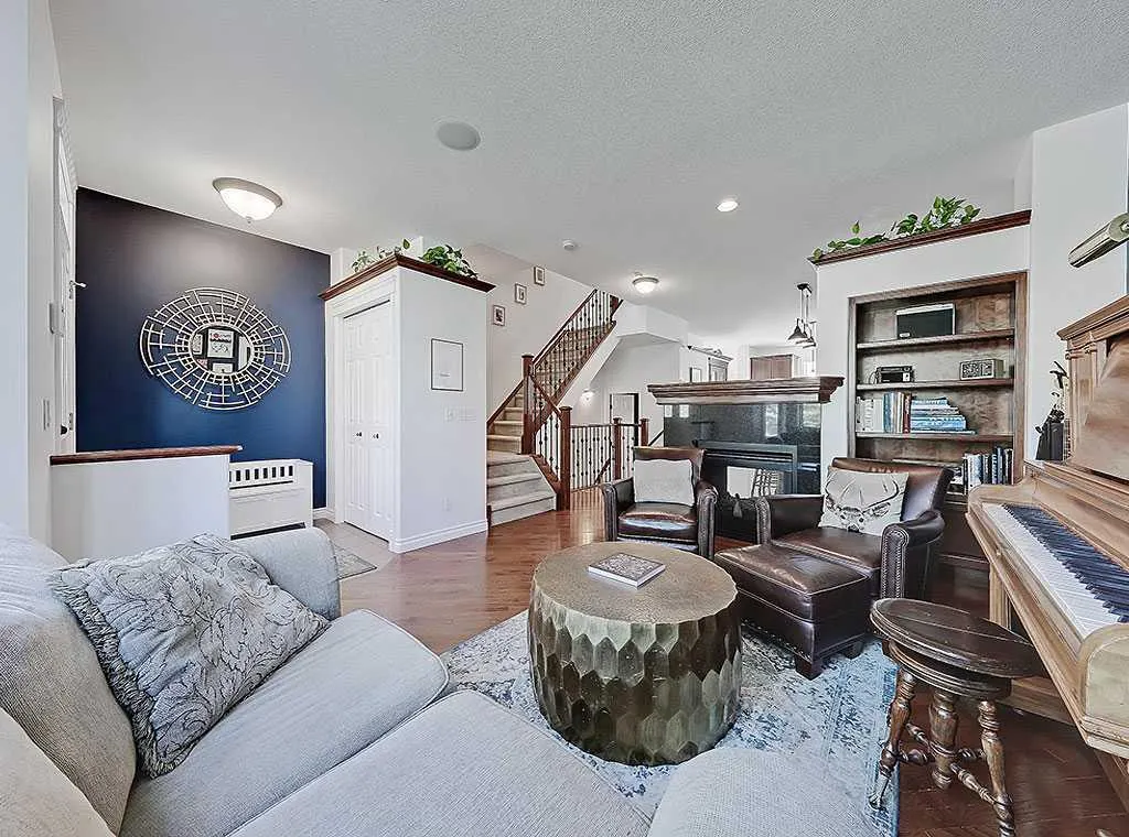 32 Versailles Gate SW