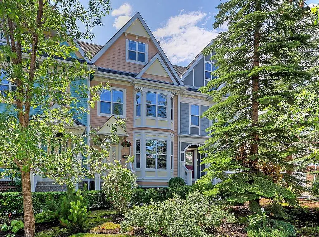 32 Versailles Gate SW