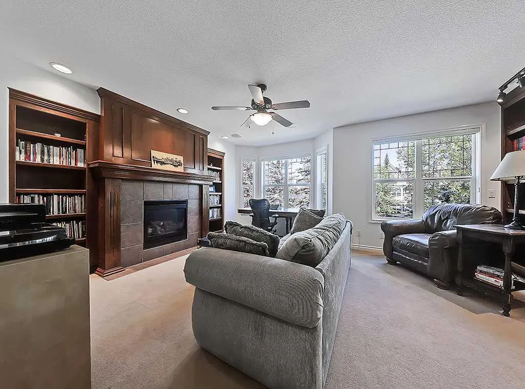 32 Versailles Gate SW