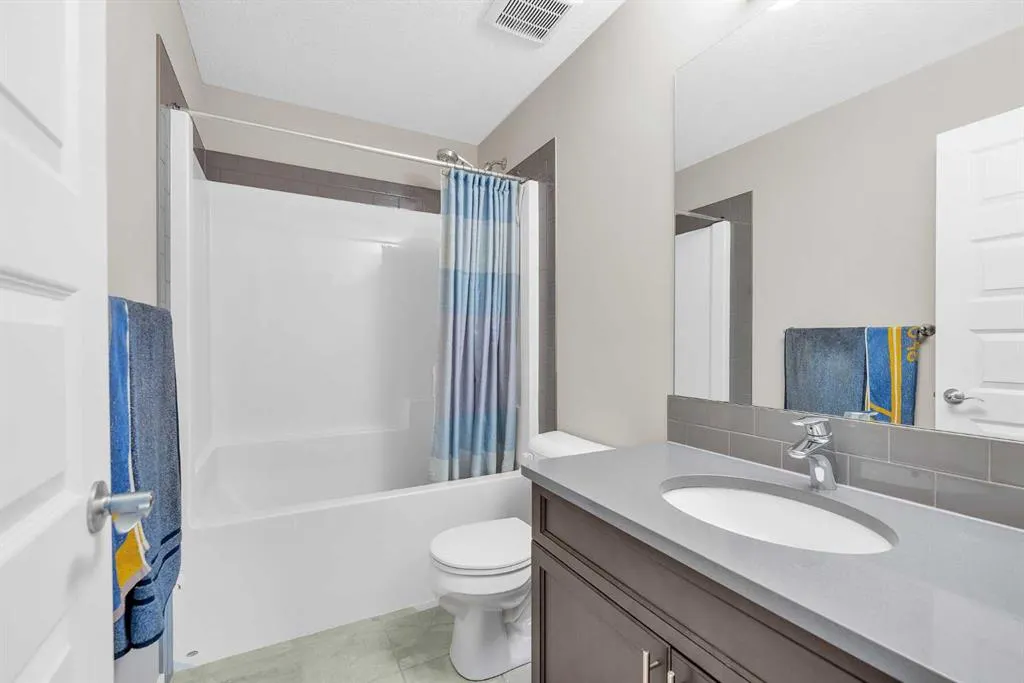 304 Corner Meadows Manor NE