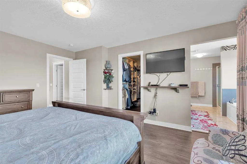 304 Corner Meadows Manor NE