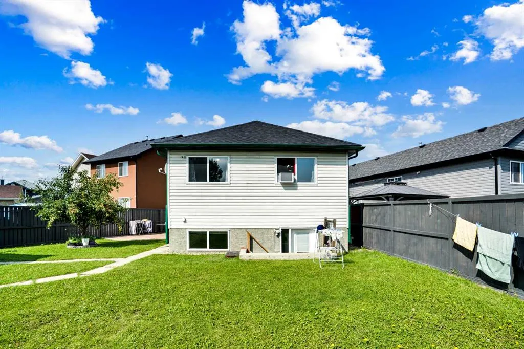 235 Saddlemead Road NE
