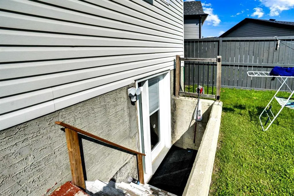 235 Saddlemead Road NE