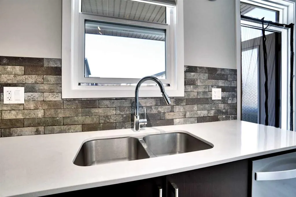 325 Redstone Walk NE, #201