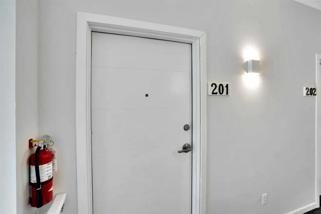 325 Redstone Walk NE, #201