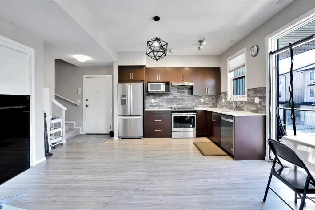 325 Redstone Walk NE, #201