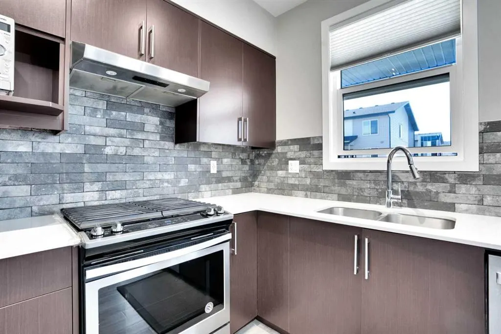 325 Redstone Walk NE, #201